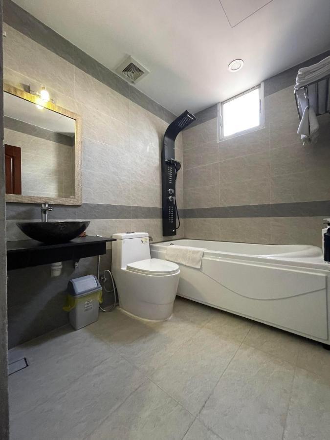 Y Linh Hotel Quy Nhon Exteriör bild